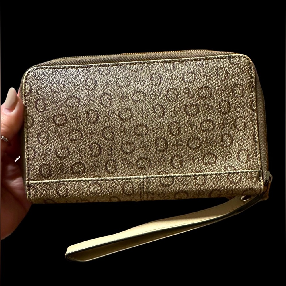 GUESS - Wallet/Wristlet - Picture 2 of 3